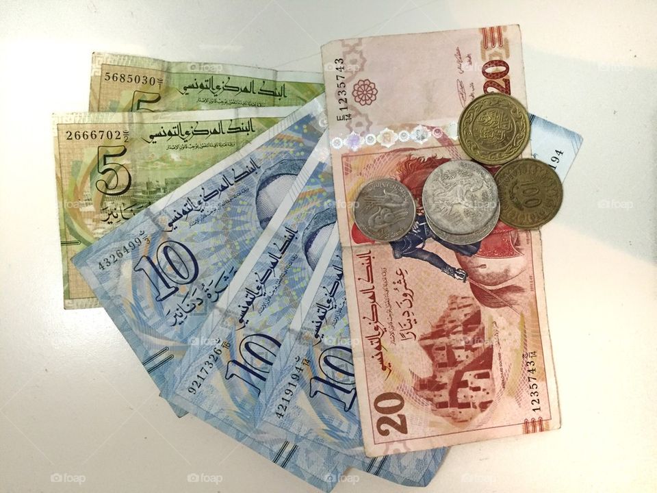 Tunisian dinars 