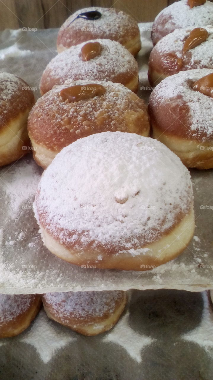 many doughnut  on tray on shelf