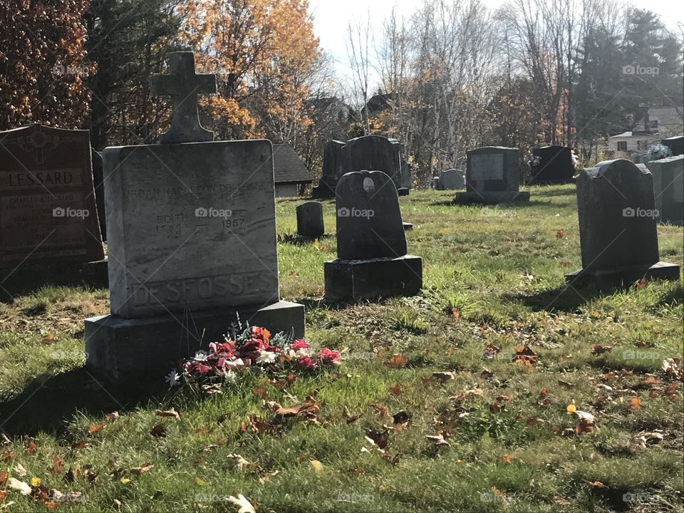 Very creepy graveyard and gravestone photos in Maine 