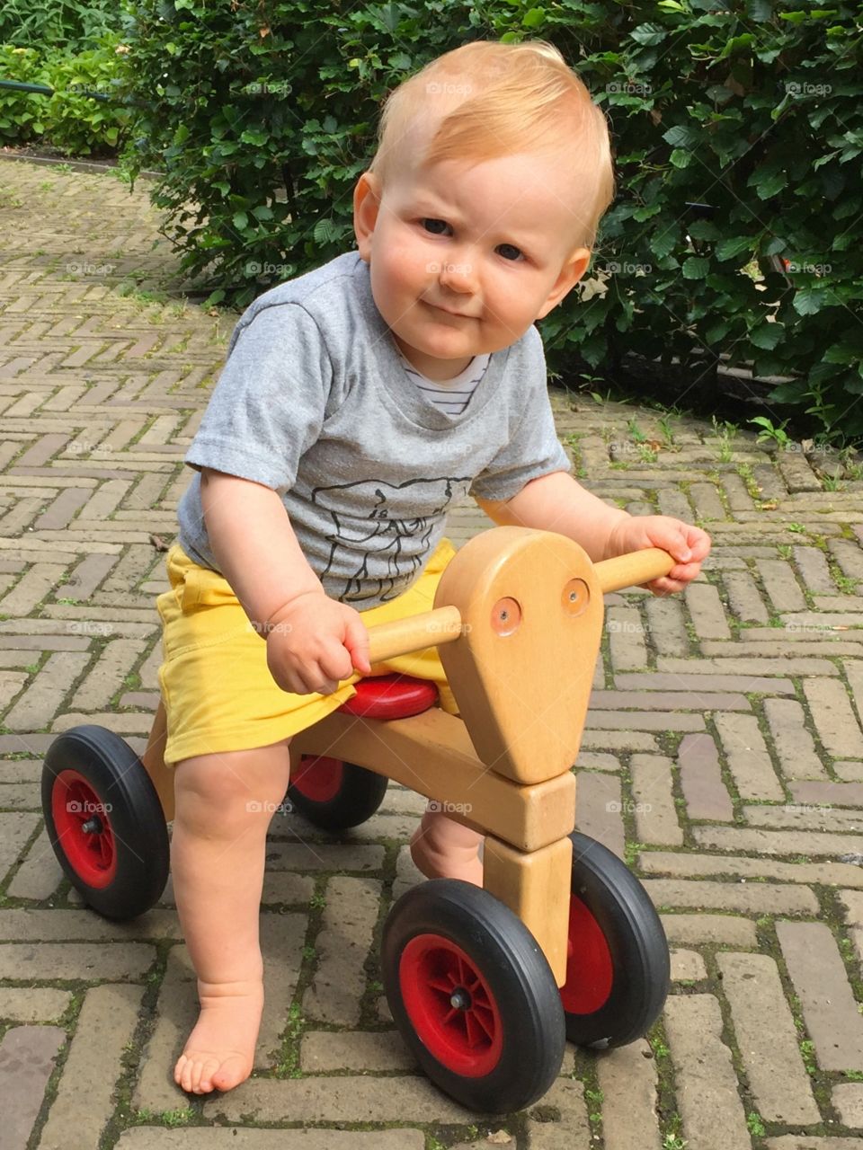 Floris first time outside on his bicycle!