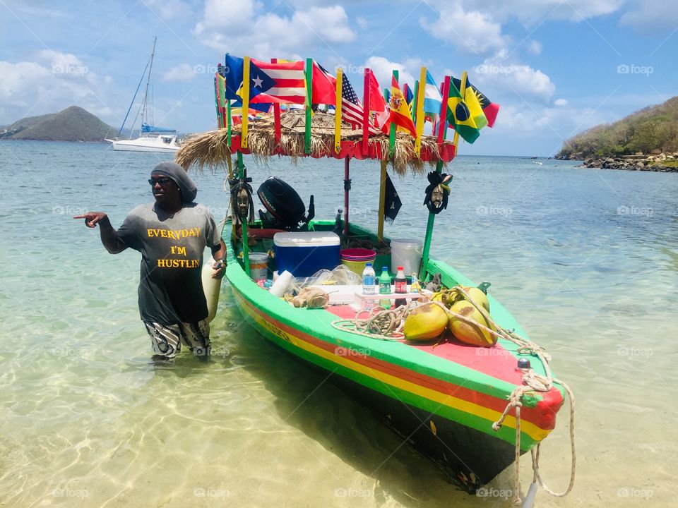 Selling cocktails from a boat - Everyday i am hustling