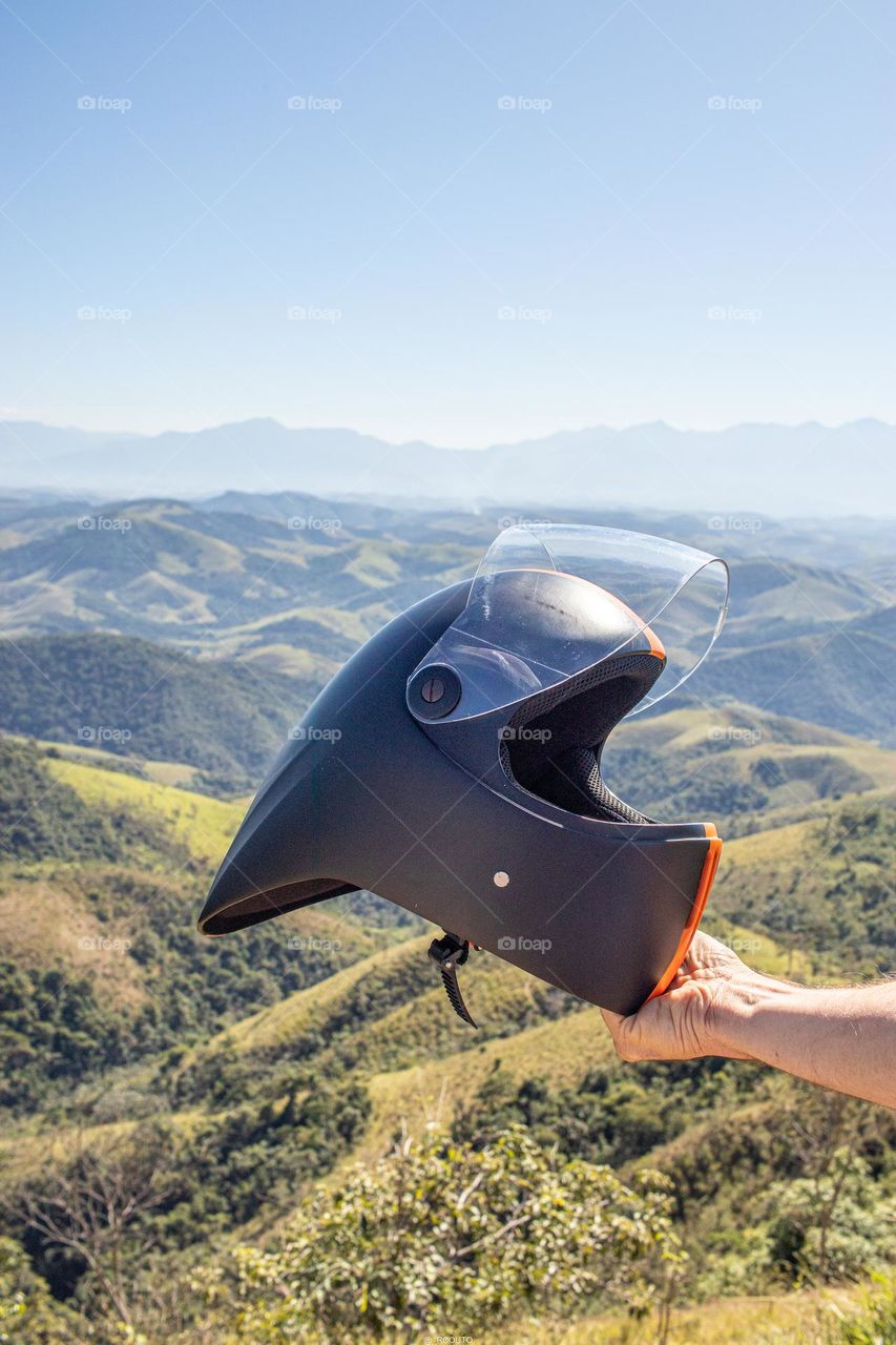 capacete aerodinâmico usado para skate dowhill.