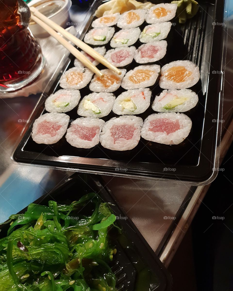 Sushi vs. Wakame
