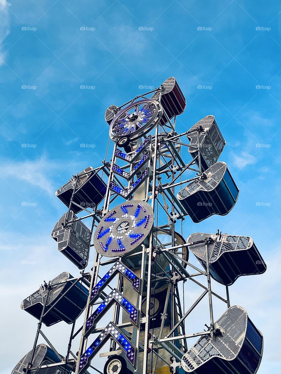 Zipper carnival ride