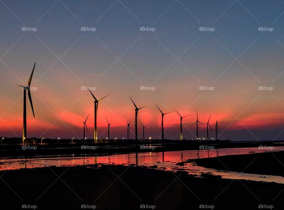 The glorious mother nature: glorious sunset at seaside dusk.