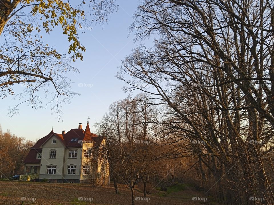 Частный дом в старинном стиле