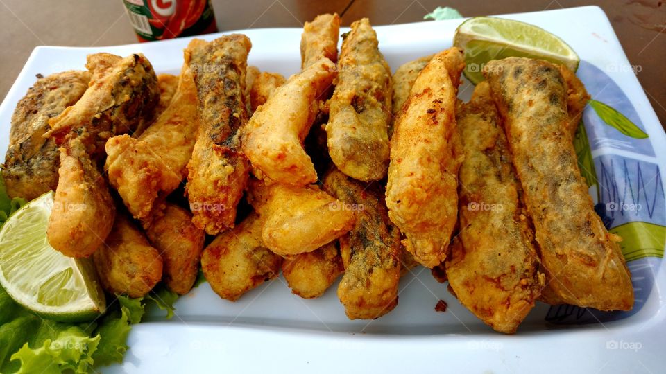 Que delícia de porção de peixes! Ripas de Tilápias.