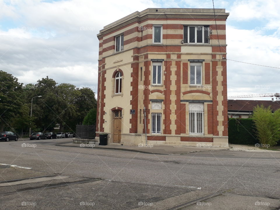 building red window rail one isolated road car