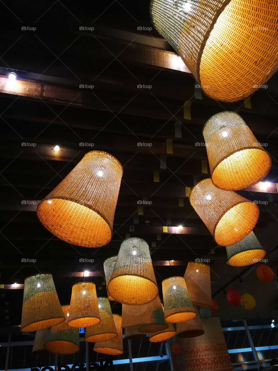 A restaurant lighting assembly