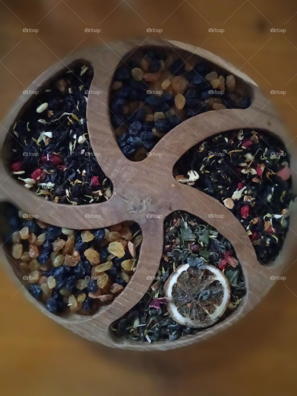 round oak compartmental dish