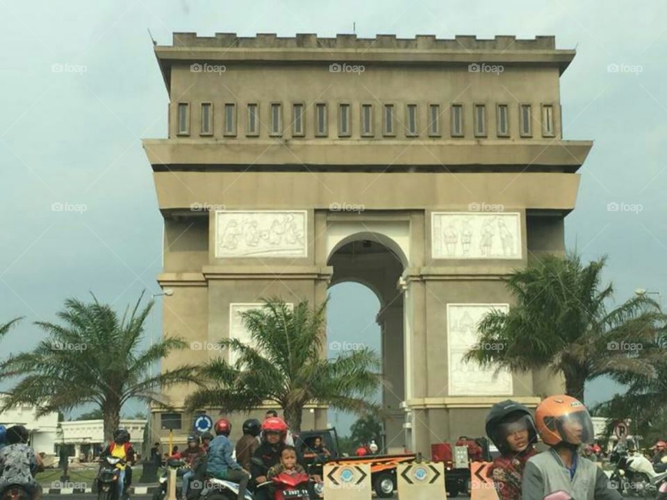 monument simpang lima gumul kediri