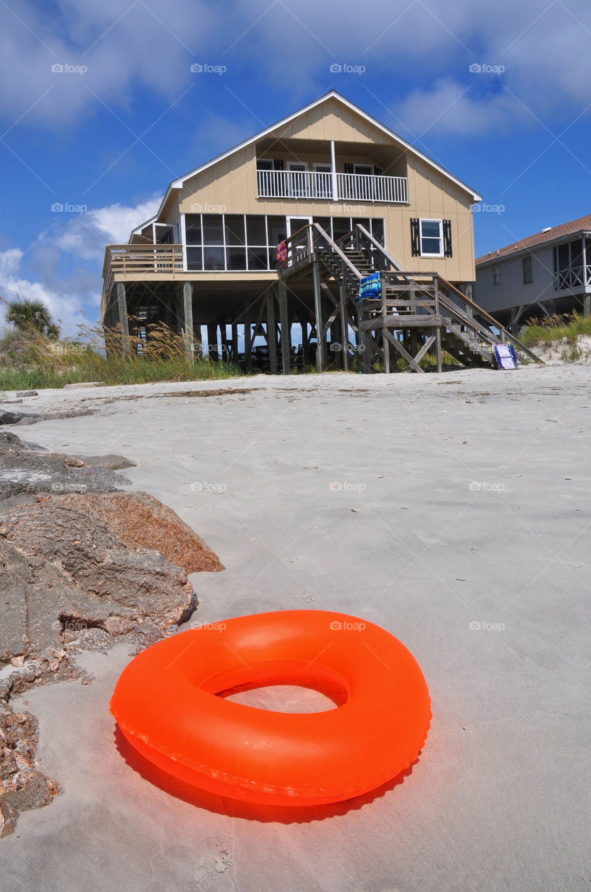 Who wouldn't love to spend some time in this beautiful oceanfront beach house? 