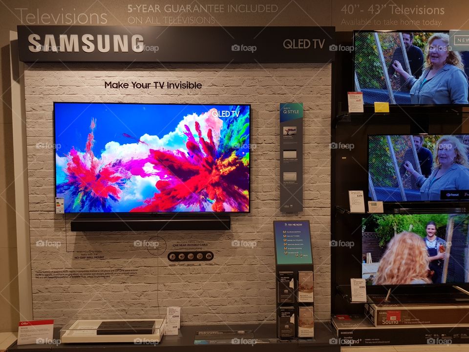 Samsung QLED ambient mode 4K UHD television with soundbar fibre optic cable and one connect box