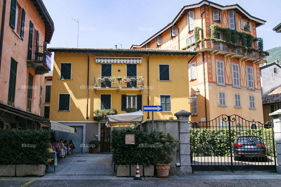 Lago Como no norte da Itália é um lugar lindo para se conhecer na Europa, com paisagens incríveis!