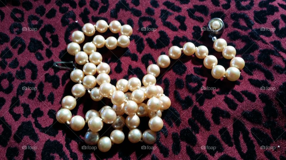 necklace pearls. vintage jewelry
