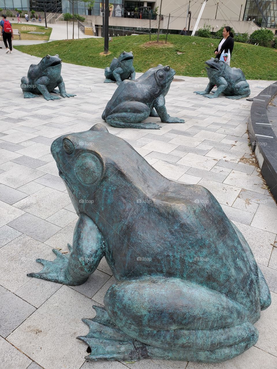 frog sculptures