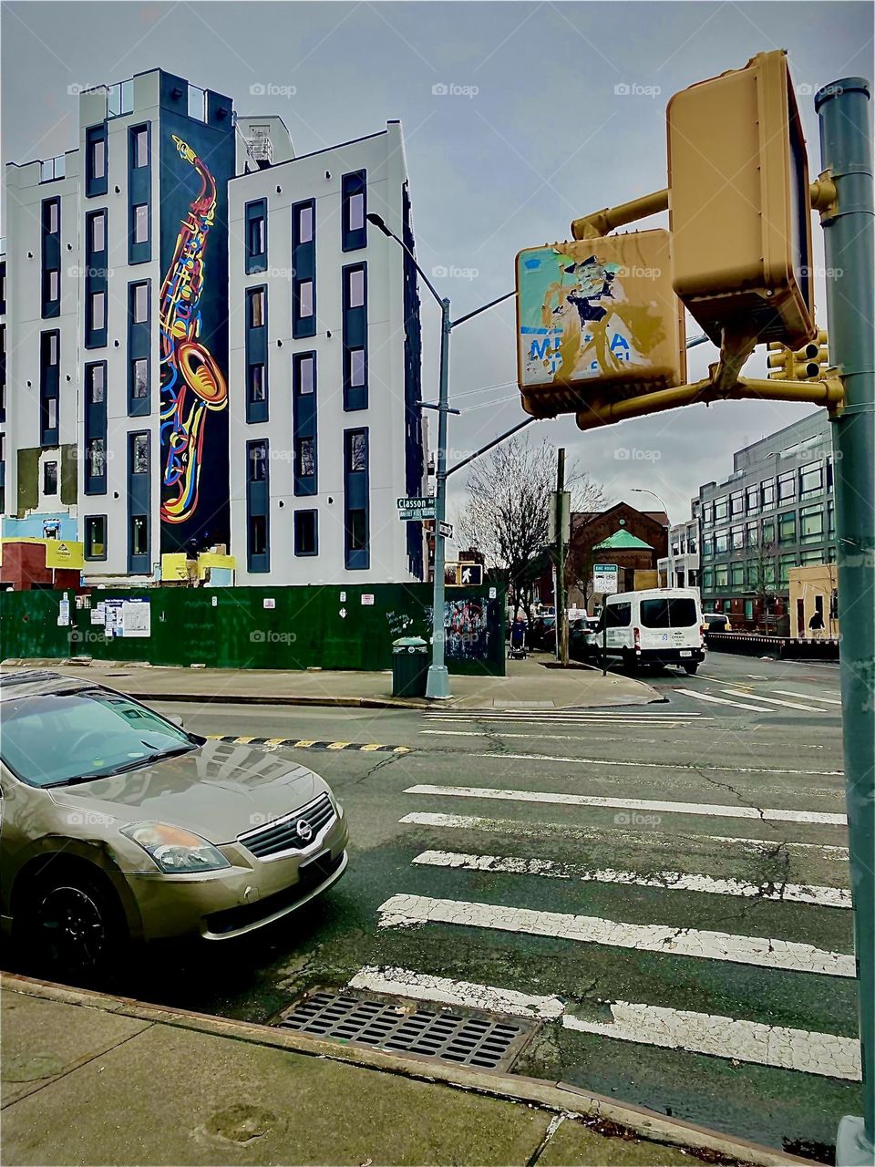 “Fulton St” in “Clinton Hill”, Bklyn is undergoing an extended process of urban renewal starting like here with the outer refurbishment to be followed later by an inner renovation perhaps. 2023. Hypnotic Productions