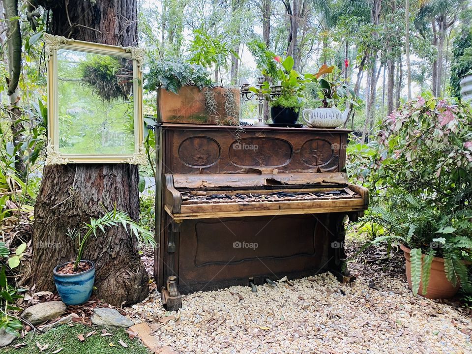Old Piano Garden