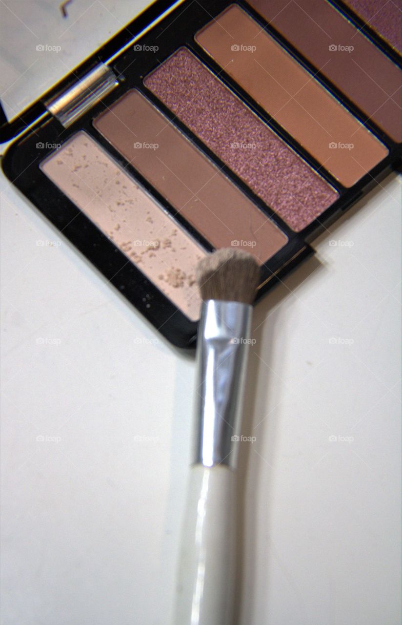 Eye Shadow Pallet With Brush Applicator