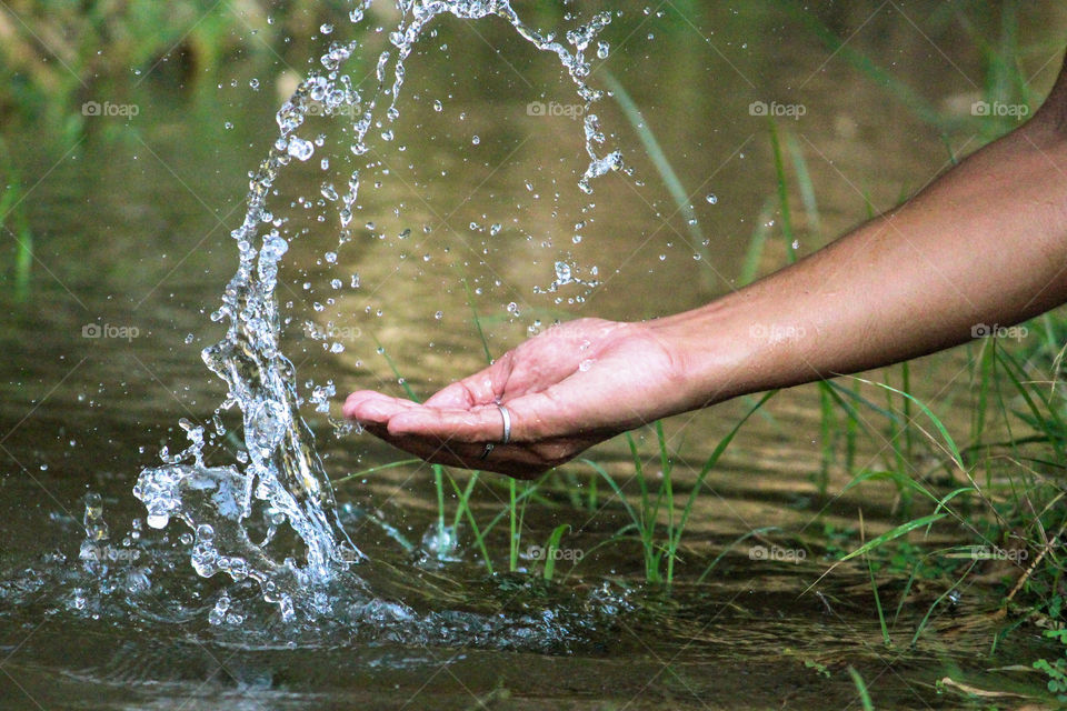 kind of splash story that shows beauty of drops