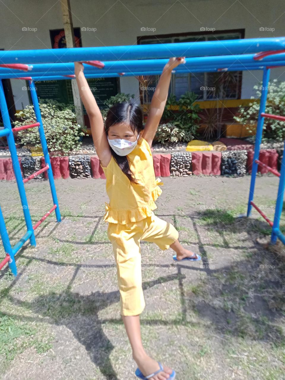 Yellow color is associated with sun, symbolizes optimism, energy, intellect, joy, happiness and friendship.It is also strongly associated with food.