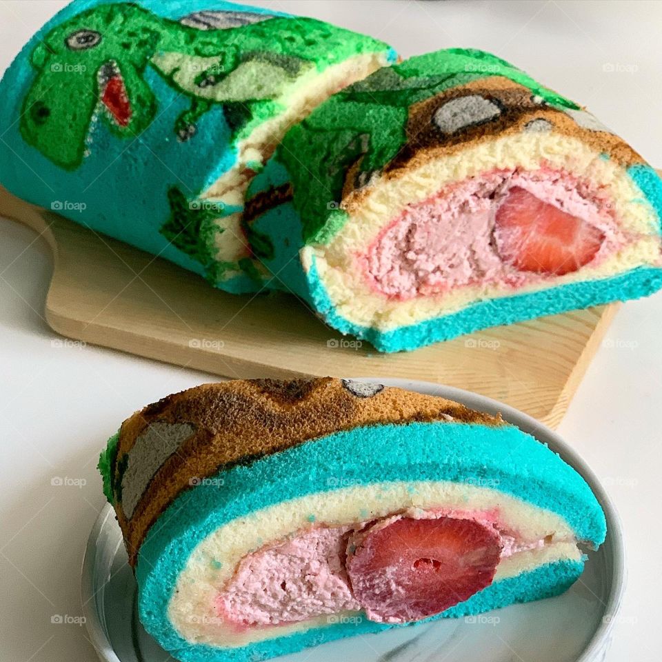 Tyrannosaurus rex dinosaur cake roll in strawberry flavours 