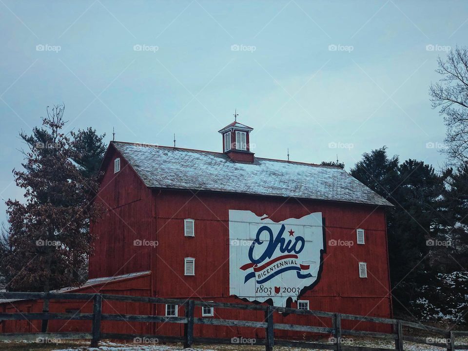 Bicentennial painted barn in Ohio, celebrating the United States of America, American themed barn, barn in the Midwest, barn in Ohio, painted barn on the country side, red barn in the country, Ohio red barn