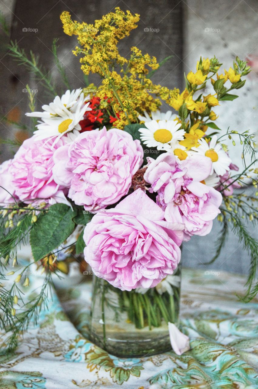 Flowers adorn the lives of girls, it is a common fact. Any woman with a beautiful bouquet in her hands becomes a little kinder and twice as beautiful.