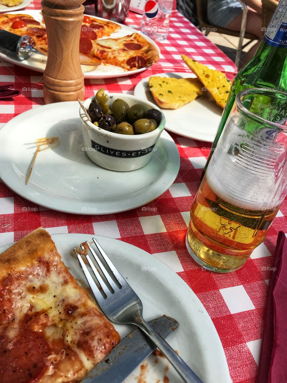 Pizza, olives and garlic bread. Of course with a beer.