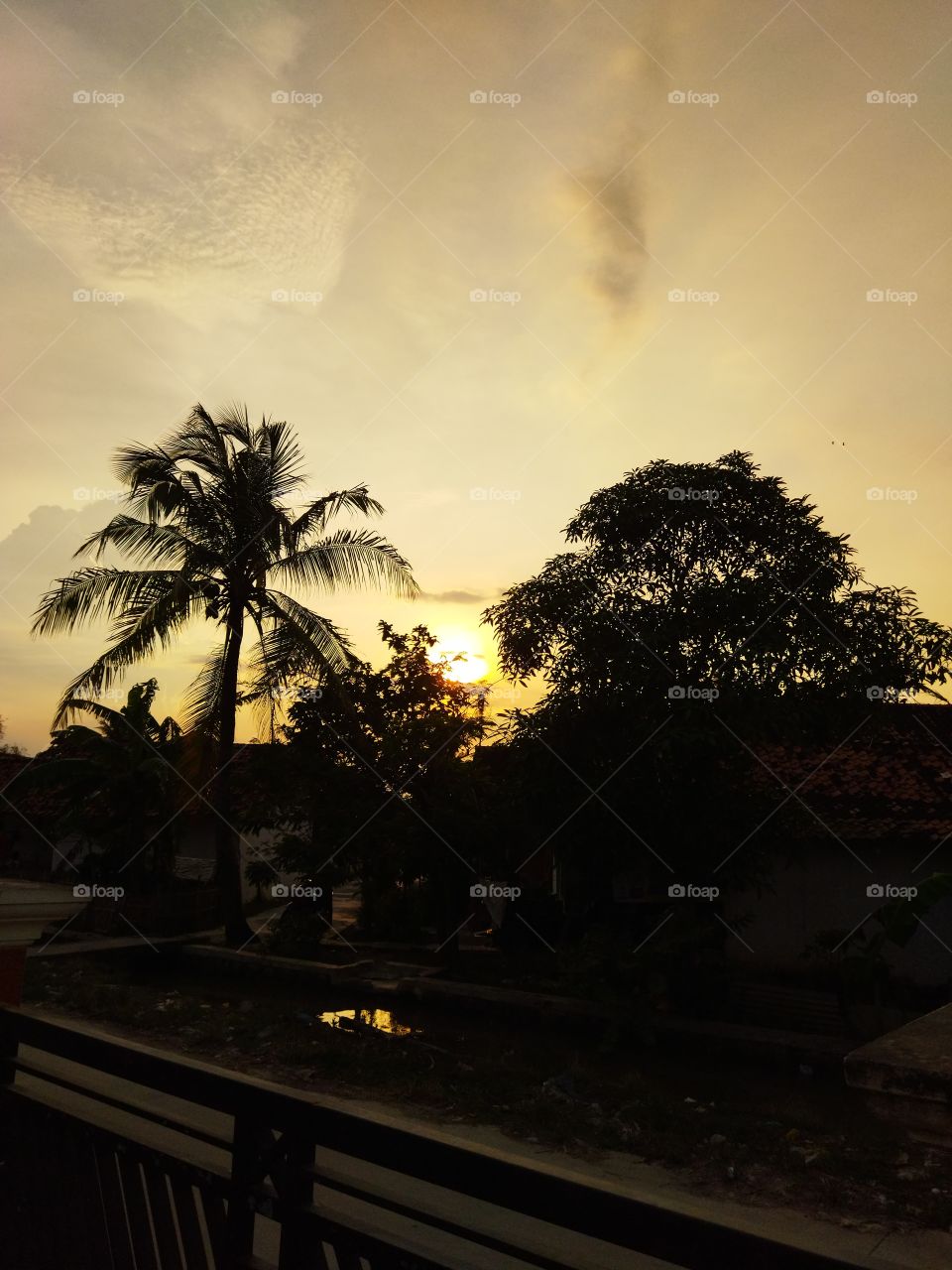 The view in the afternoon with orange clouds is very beautiful