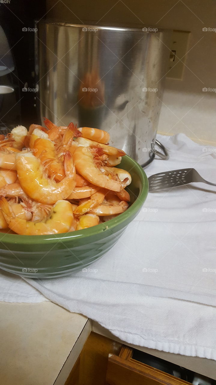 Boiled shrimp in green bowl