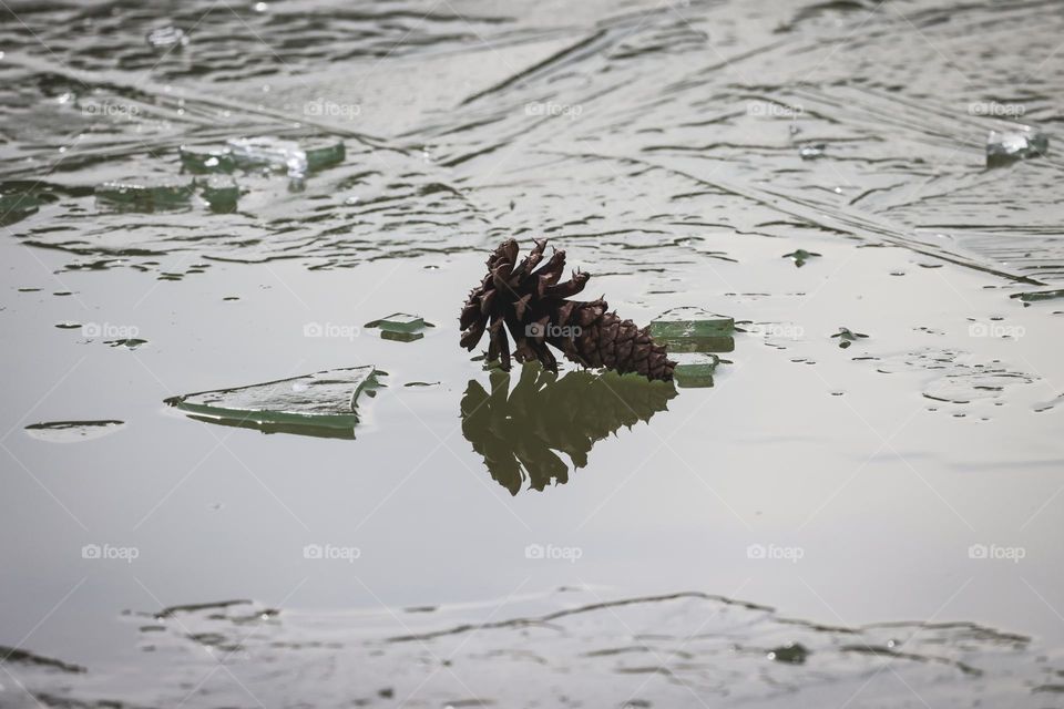 结冰的湖面