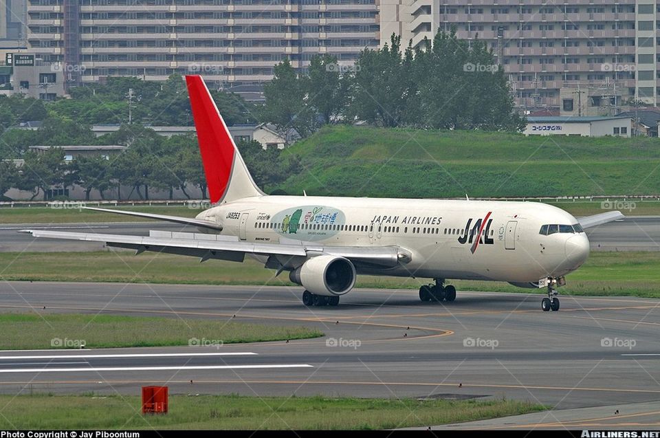 JAPAN AIRLINES B767-300 ITM OSAKA JAPAN 