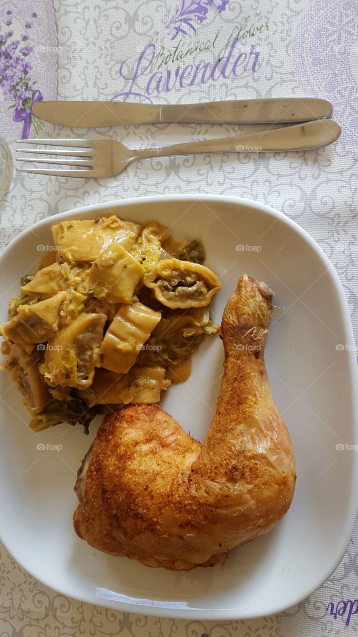 Hähnchenschenkel mit Maultaschen Pfanne 🌞