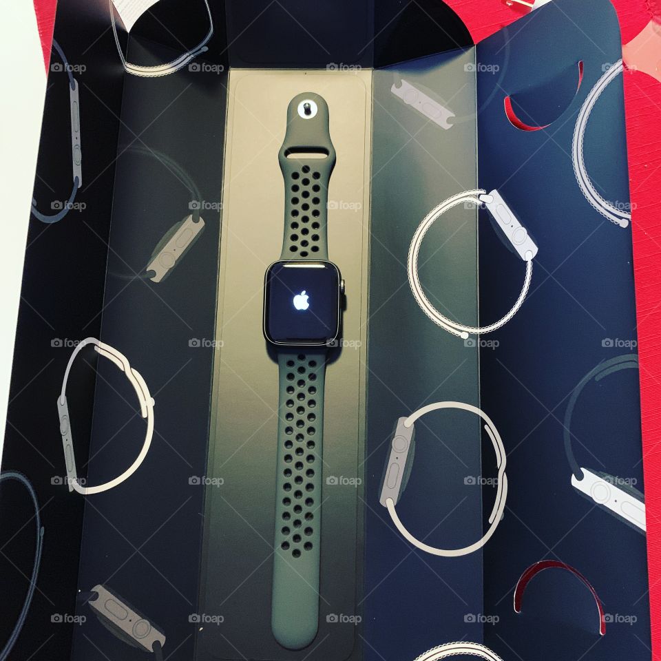 Apple iWatch Series 4 unboxing 