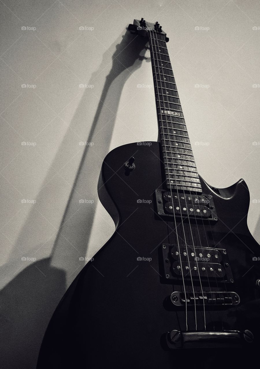 B&W Guitar