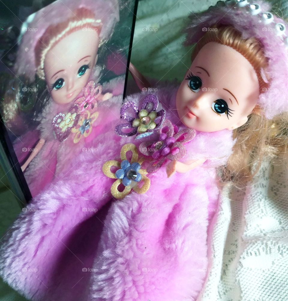 This is how  beautiful doll takes a selfie.