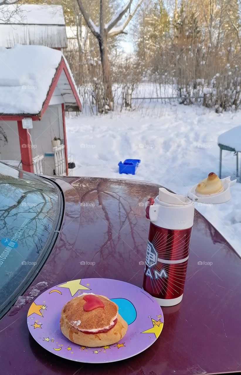 Coffee from a thermos