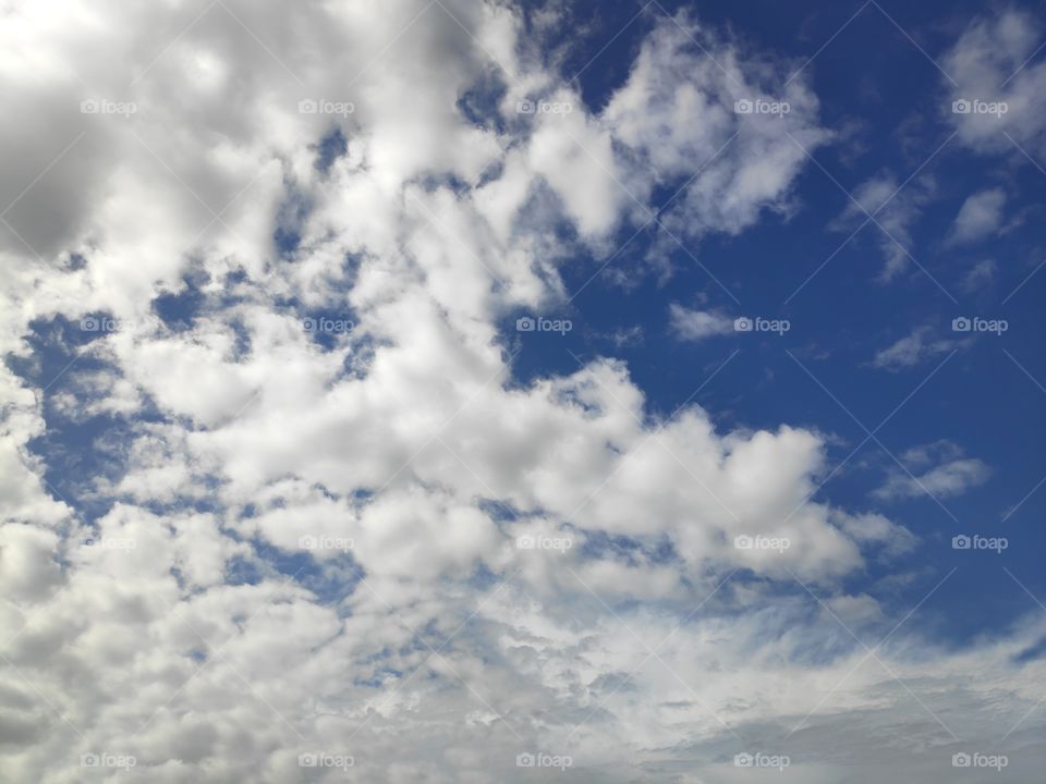 a image of beautiful white blue sky