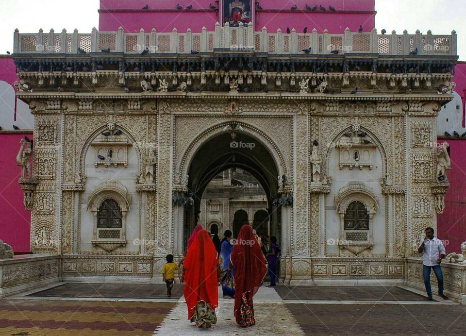 Karno mata, temple or rats