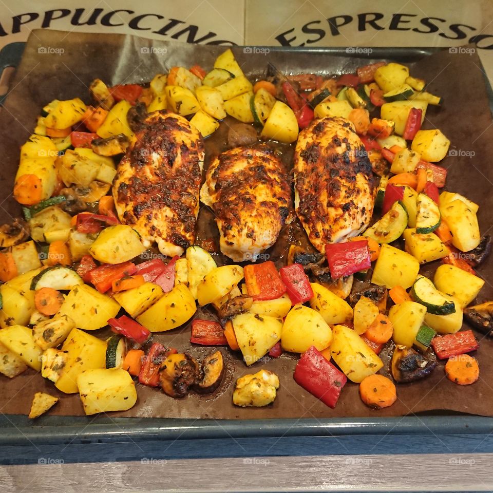 Ofen Hähnchen mit Gemüse