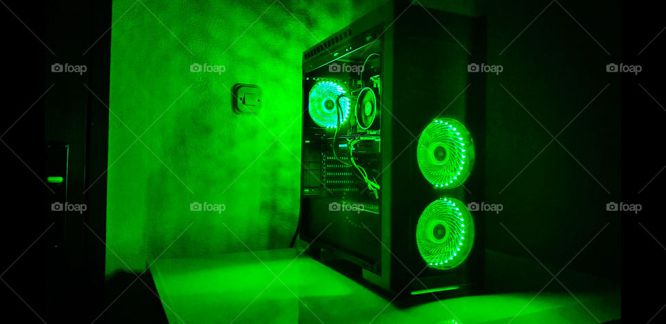 My personal computer with ambient light. Green led light asociate on hulk.