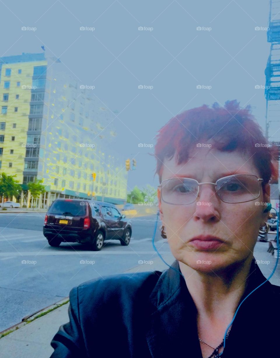This surreal looking image comes to us from LIC, Queens in the vicinity of „Vernon Jackson Avenue“ photographed around sunset time just before twilight time and nightfall. 2020. Hypnotic Productions