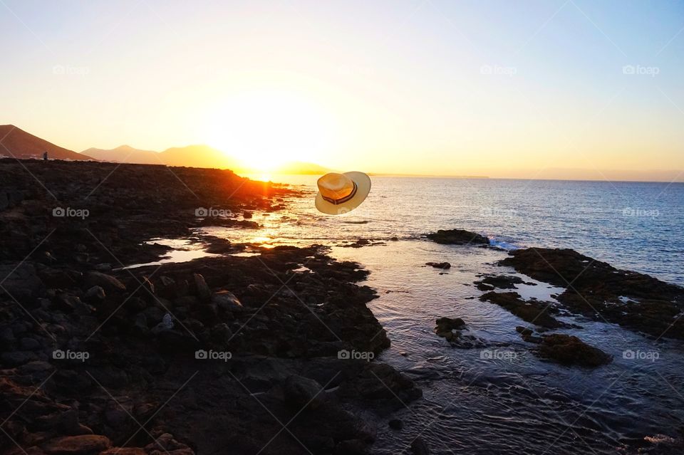 🌅 A sunrise freezed in ours memories from the beautiful Lanzarote island! Pechiguera lighthouse is one of best viewpoint to see sun going up over volcanoes and ocean! 🌋🌊
Last days on this island we wanted live them from fresh sunrise to the warm sunset 🌄