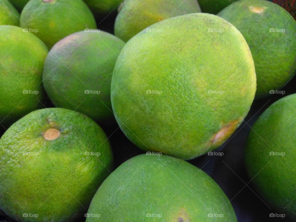 Fresh lemon fruit on market