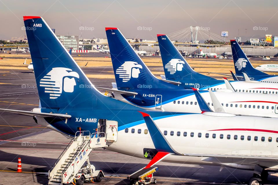 Air Mexico airplanes in the airport