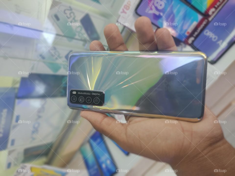 Huawei Nova 7 5G Crestal amazing color and design