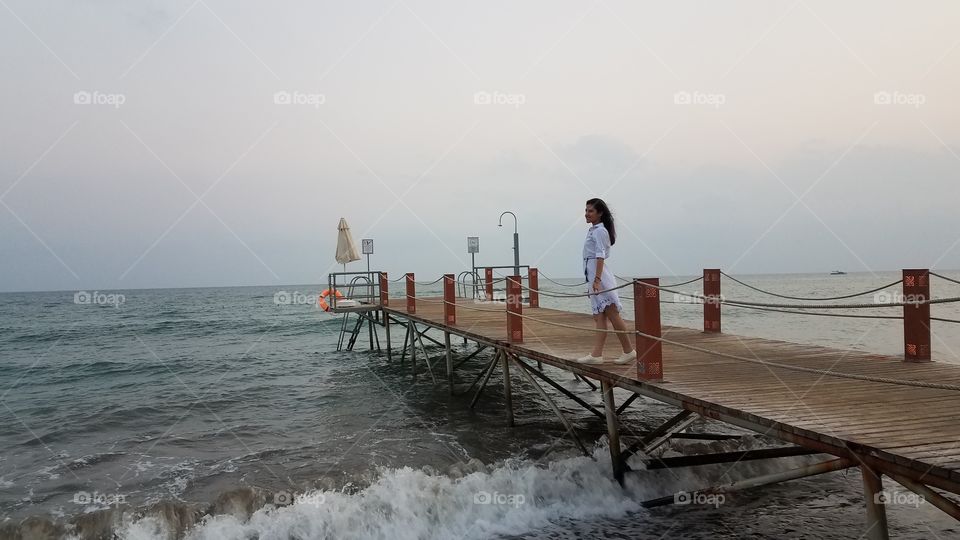 Meet me where the sky touches the sea. Wanna call thisplace my homr