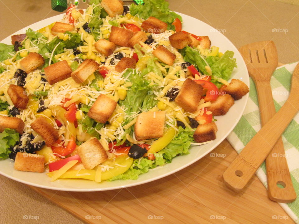 Vegetable salad will olive oil and lemon juice