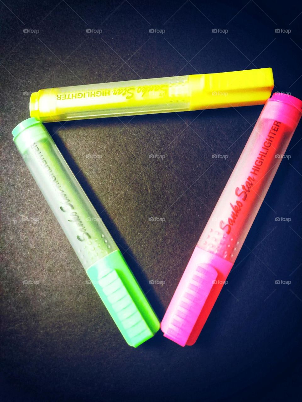 HIGHLIGHTERS IN TRIANGLE SHAPE